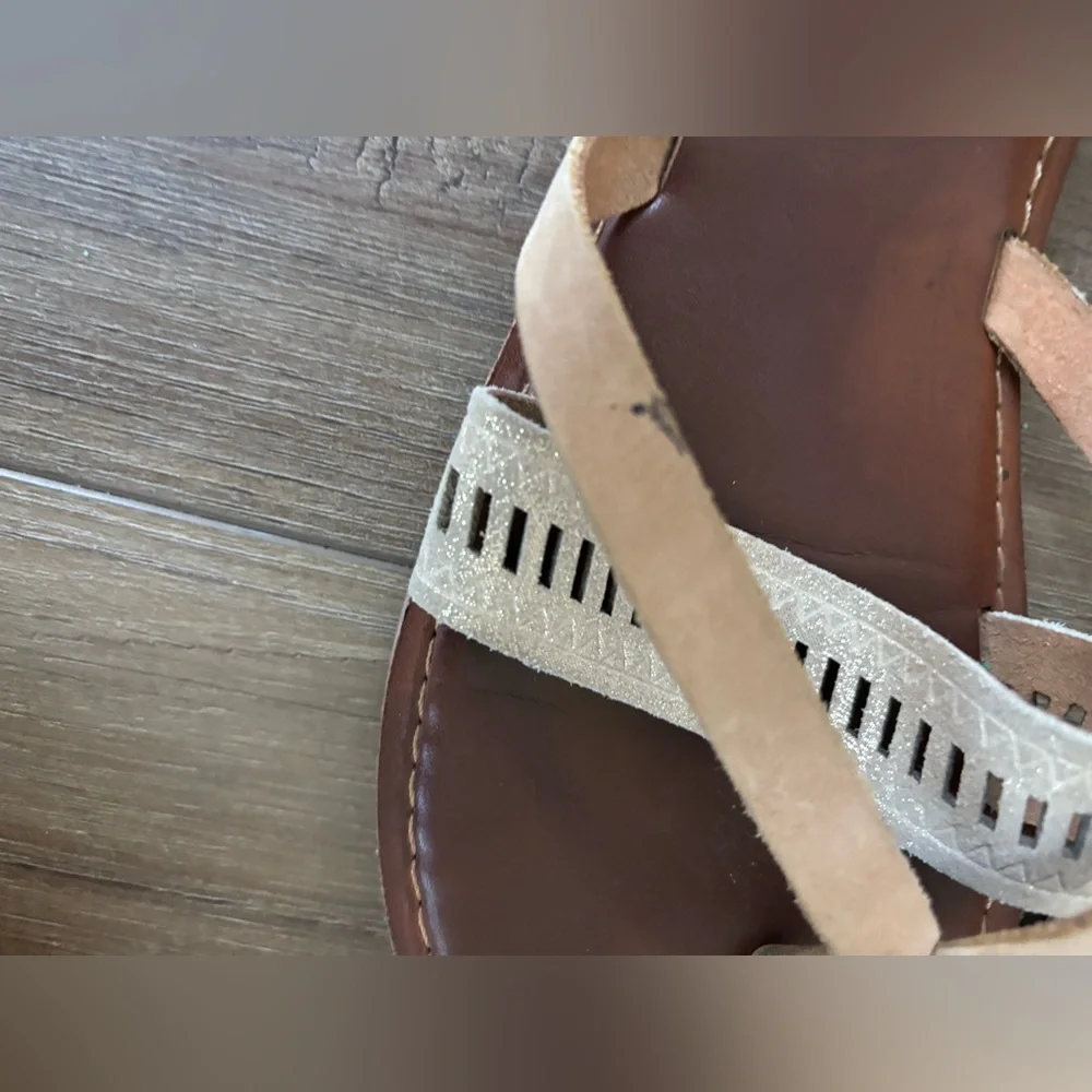 TOMS Lexie sandstorm metallic flat sandals size 7 tan